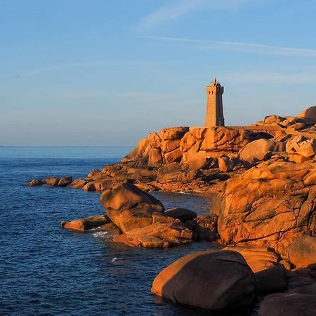 studio exposé plein sud vu sur le port de plaisance Perros-Guirec Extérieur photo