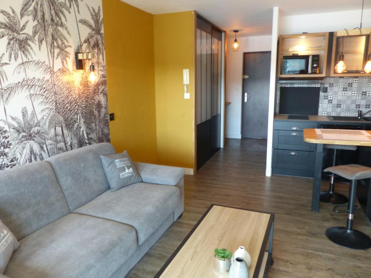 studio exposé plein sud vu sur le port de plaisance Perros-Guirec Extérieur photo