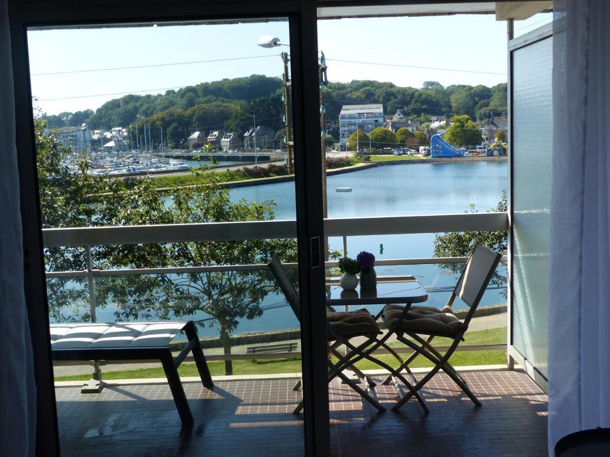 studio exposé plein sud vu sur le port de plaisance Perros-Guirec Extérieur photo