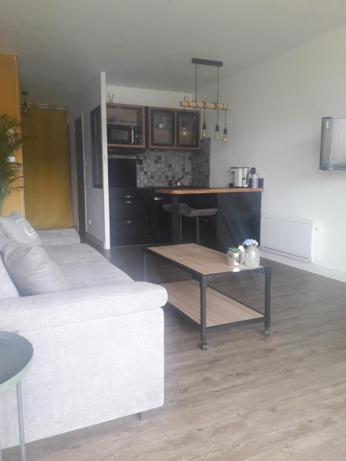 studio exposé plein sud vu sur le port de plaisance Perros-Guirec Extérieur photo