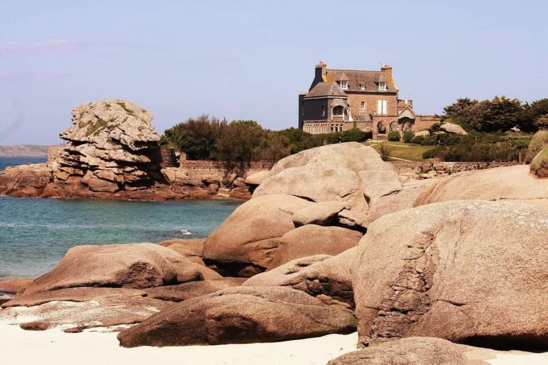 studio exposé plein sud vu sur le port de plaisance Perros-Guirec Extérieur photo