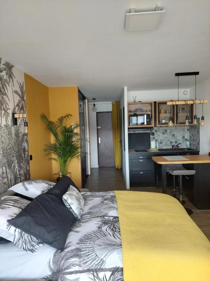 studio exposé plein sud vu sur le port de plaisance Perros-Guirec Extérieur photo