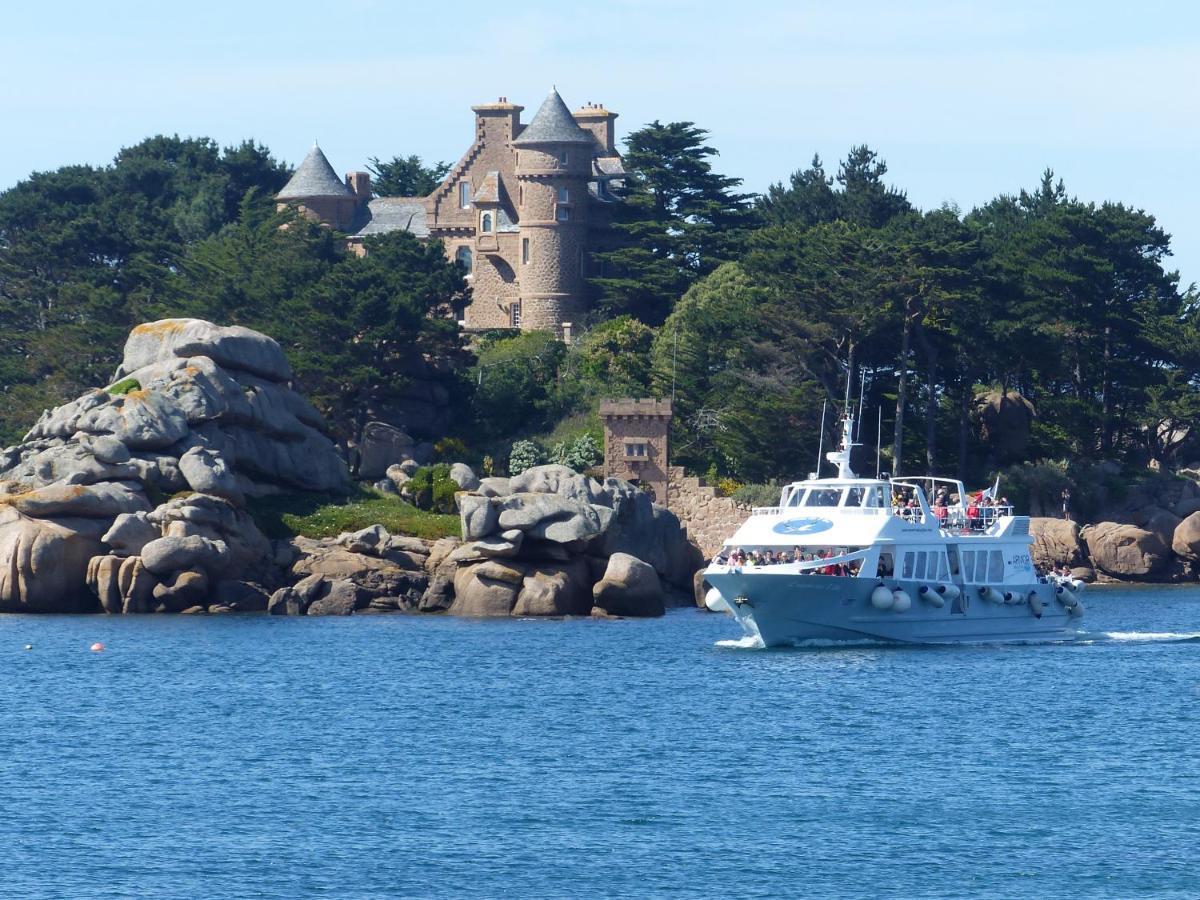 studio exposé plein sud vu sur le port de plaisance Perros-Guirec Extérieur photo